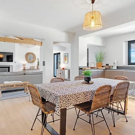Luxueuse Vue Vignes Avec Piscine Et Terrain De Petanque Villa *